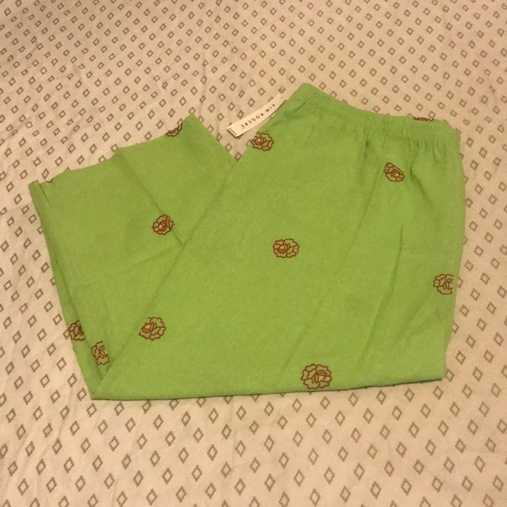 3/$15🌻NWT Kim Roger Rose stitched capris
